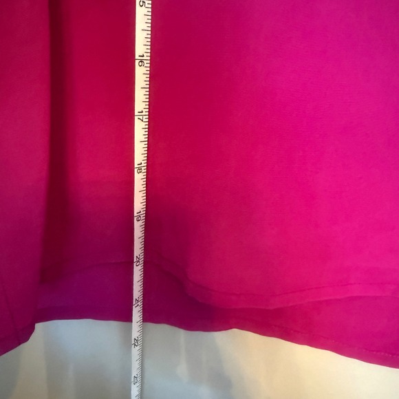 The Birds Womens Magenta Pink 100% Silk V-Neck Cap Sleeve Blouse Top Size Medium - Picture 2 of 5